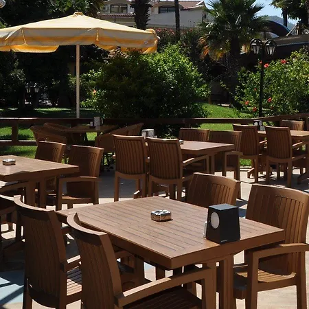 Hibiscus Garden 3* Armutalan